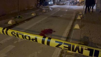 'Kız' kavgası kanlı bitti: 4 yerinden bıçaklanan genç ağır yaralandı