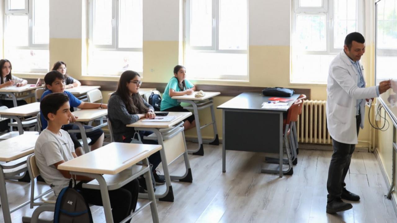 MEB, öğretmenlerin mazerete bağlı yer değiştirme işlemleri