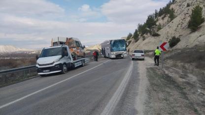 Mersin'de otobüsle minibüs çarpıştı: 2 yaralı