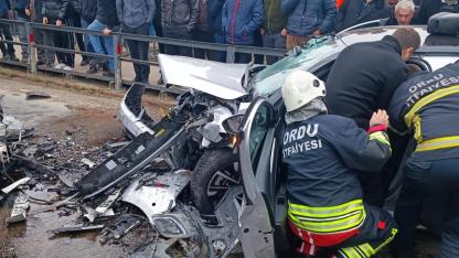 Ordu'da otomobiller çarpıştı: 3'ü ağır 5 yaralı