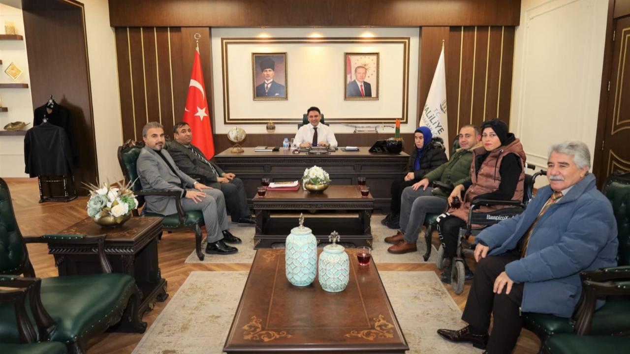 Şanlıurfa Engellileri Yaşatma ve Yardımlaşma Derneği’nden Kaymakam Şahin’e Anlamlı Ziyaret