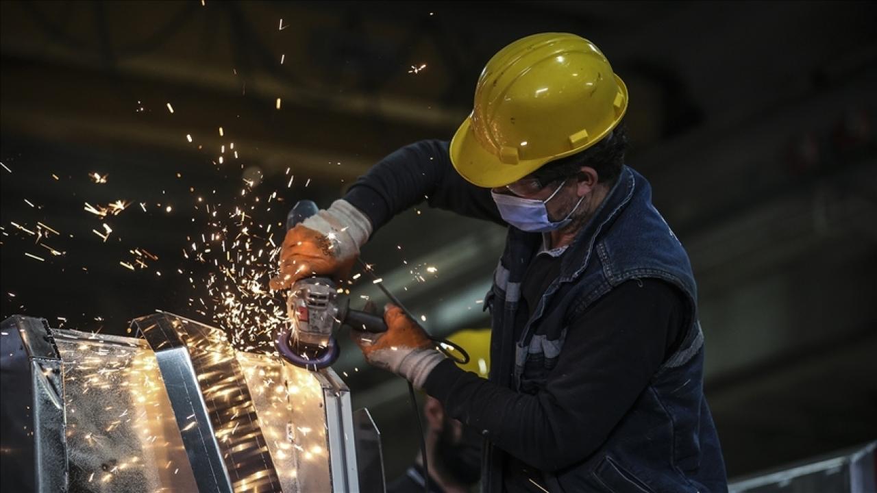 Ücretli çalışan sayısı Kasım 2025'te yıllık ne kadar arttı?