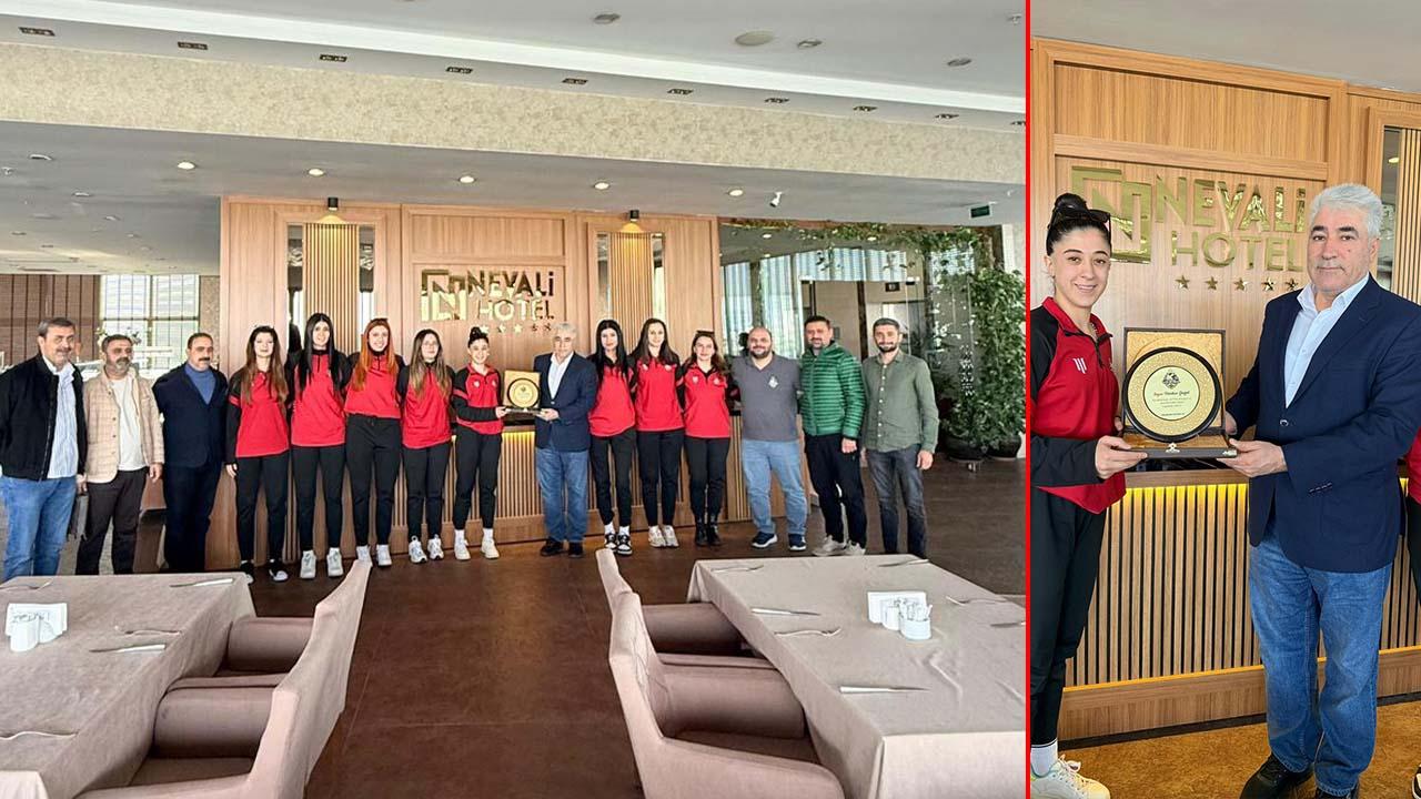 Viranşehir Kadın Voleybol Takımı’ndan teşekkür ziyareti