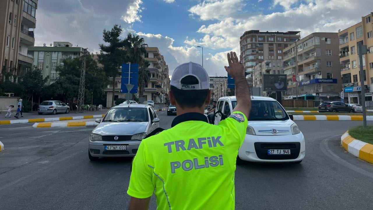 2026’da Trafik Kanunu değişti: Plaka, ehliyet ve kırmızı ışık cezaları artırıldı