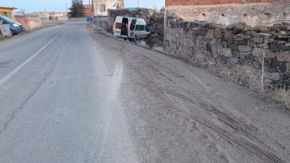 Aksaray'da işçi servisi bahçe duvarına çarptı: 2'si ağır 14 yaralı