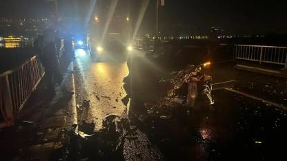 Birecik Köprüsü'nde iki araç hurdaya döndü! 2 yaralı var