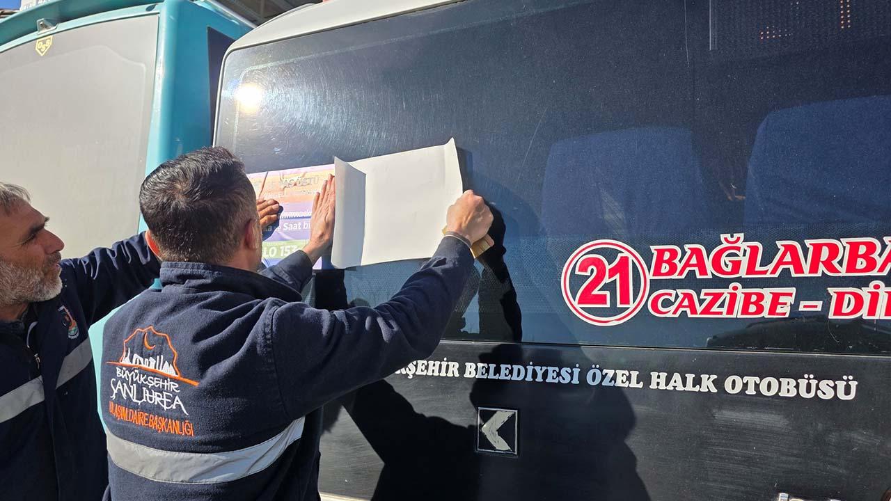 Büyükşehir özel halk otobüslerine ücretsiz afişlerini astı