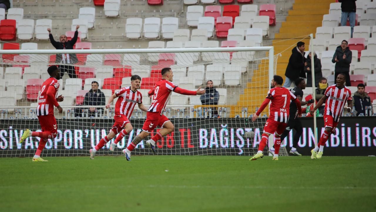 Özbelsan Sivasspor: 3 - Vanspor FK: 3