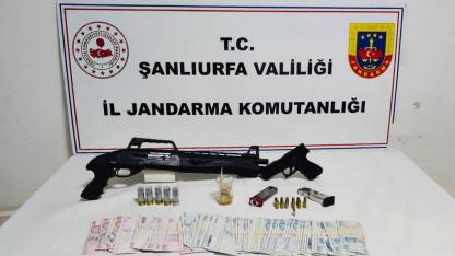 Şanlıurfa’da Jandarmadan şafak operasyonu:Hapis cezalı 2 şahıs yakalandı