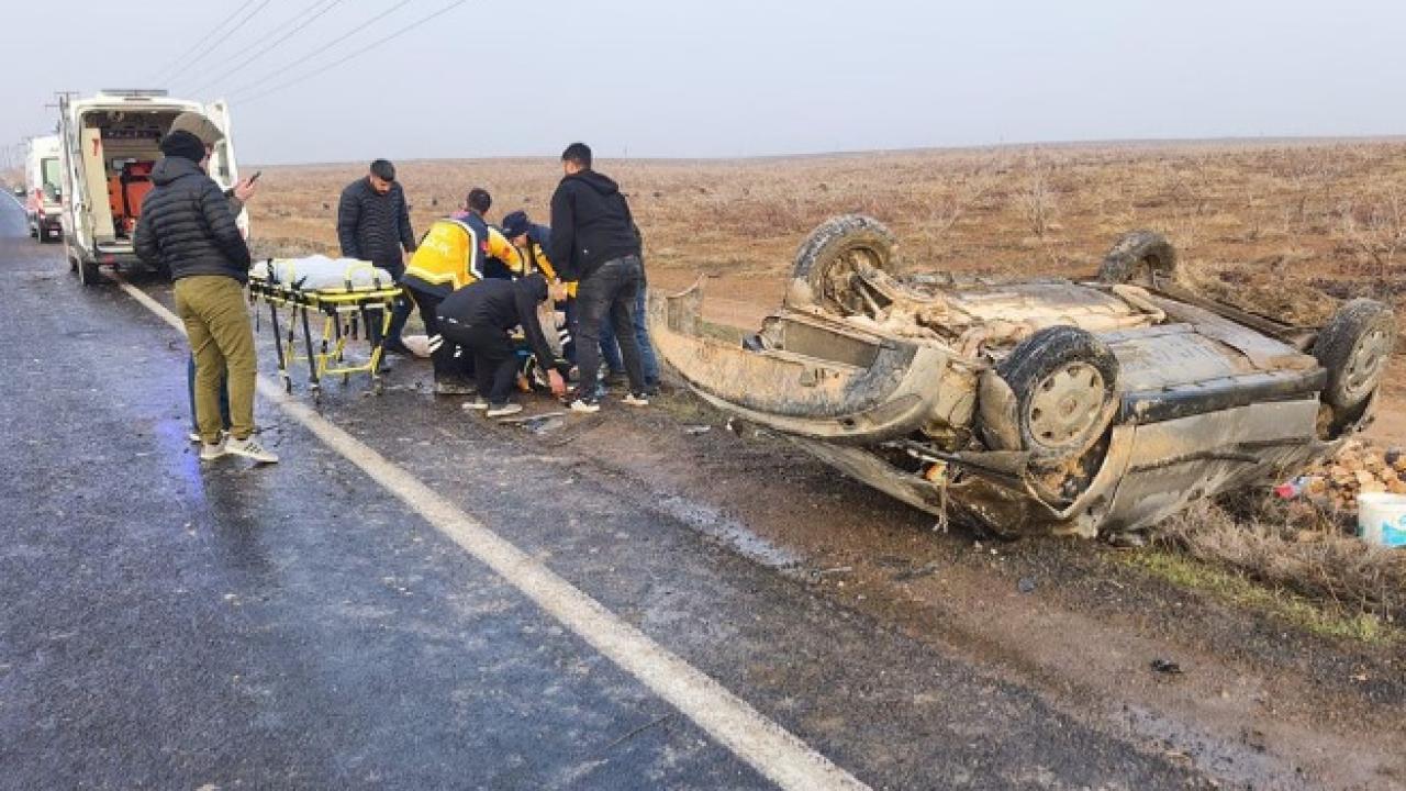 Şanlıurfa’da otomobil şarampole devrildi: 2 kişi yaralandı