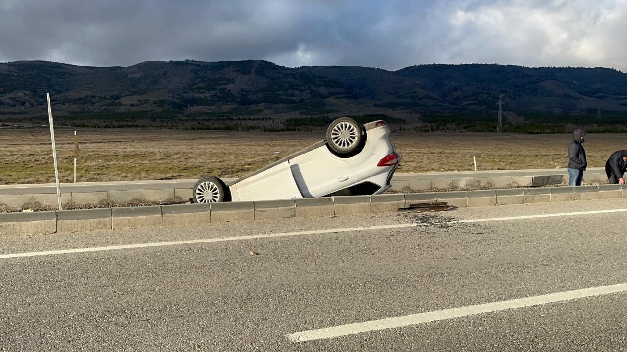 Sarıcakaya yolunda otomobil takla attı: 5 yaralı