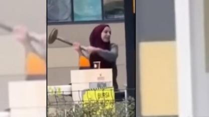 Taksiye alınmayınca ortalığı savaş alanına çevirdi