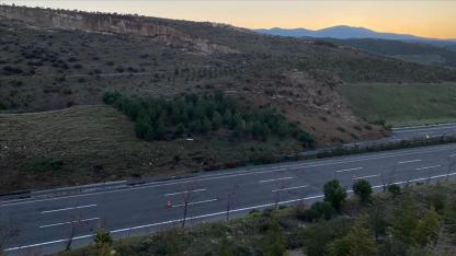 Ulaşım felci! İstanbul-İzmir yolunda heyelan hayatı durdurdu