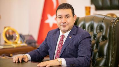 Başkan Özyavuz’dan Kadir Gecesi Mesajı: Bu gece insanlığın ufkunu aydınlatıyor
