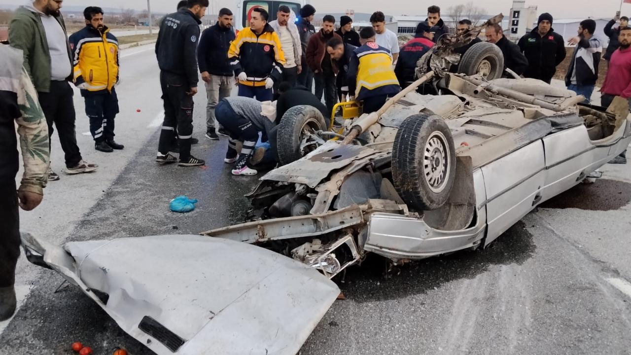 Çorum'da otomobil takla attı: 3 yaralı