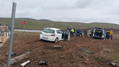 Kavşak dehşeti: Kazada 12 kişi yaralandı