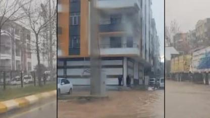 Şanlıurfa hastane yolu göle döndü: Araçlar ilerlemekte zorlandı