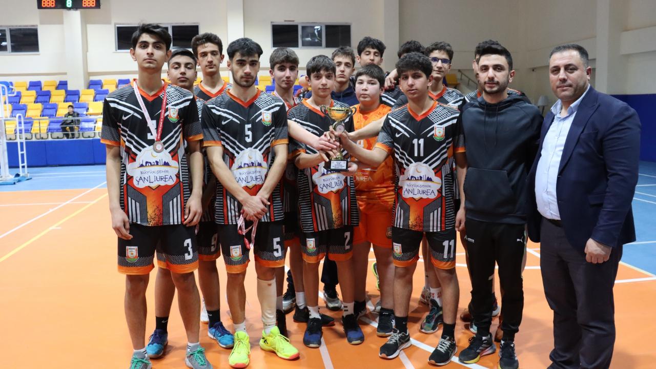 Şanlıurfa Voleybolunda yeni şampiyon: B takımı zaferle taçlandı