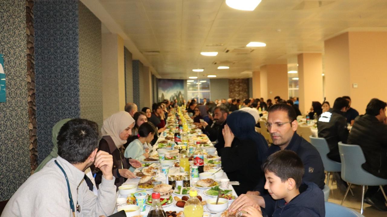 Şanlıurfa’da sağlıkçılar ramazan sofrasında buluştu