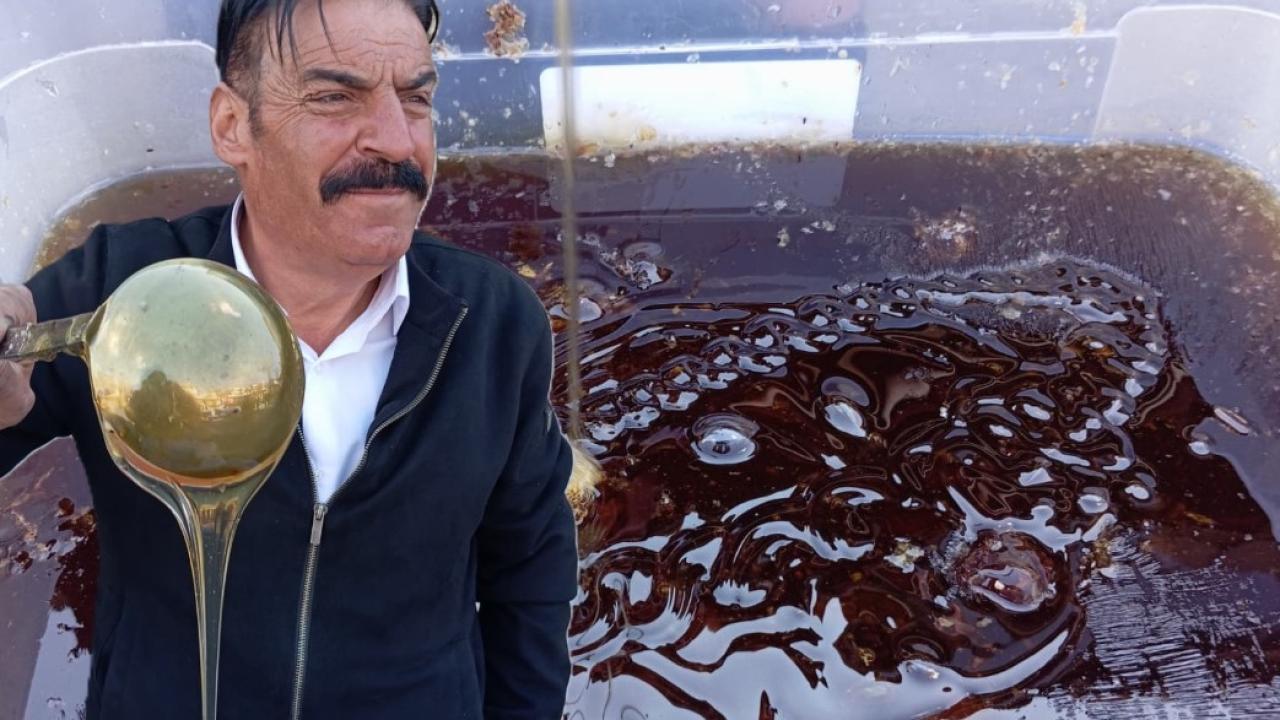 Şanlıurfa’da seyyar bal satıcısı dertli