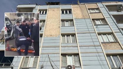 Şanlıurfa’da yolda yürürken bina parçaları kafasına düştü