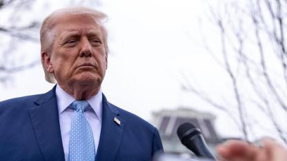 Trump: "İran, saygı göstergesi olarak 20 tanker dolusu petrol verdi"