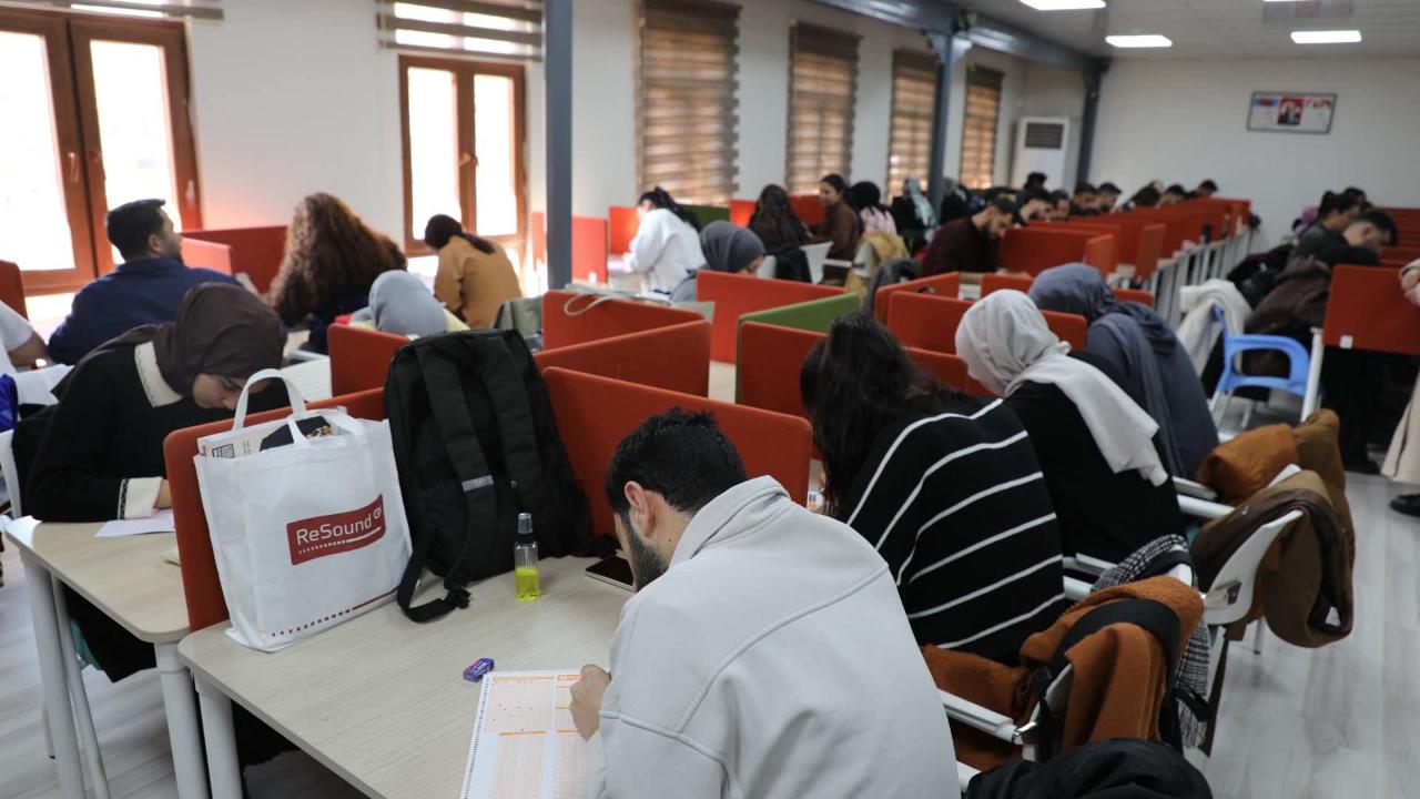 Viranşehir’de gençlere deneme sınavı desteği