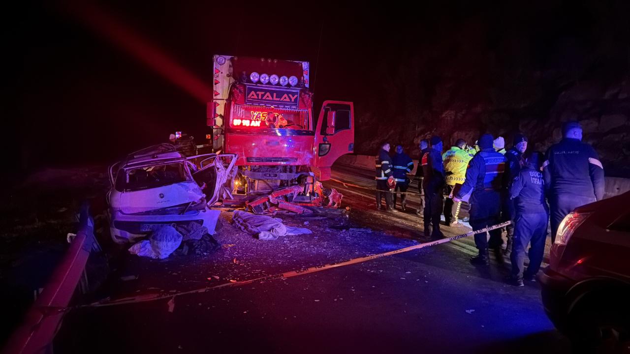 Burdur'da anneyi çocuklarından ayıran feci kaza: 1 ölü, 4 yaralı