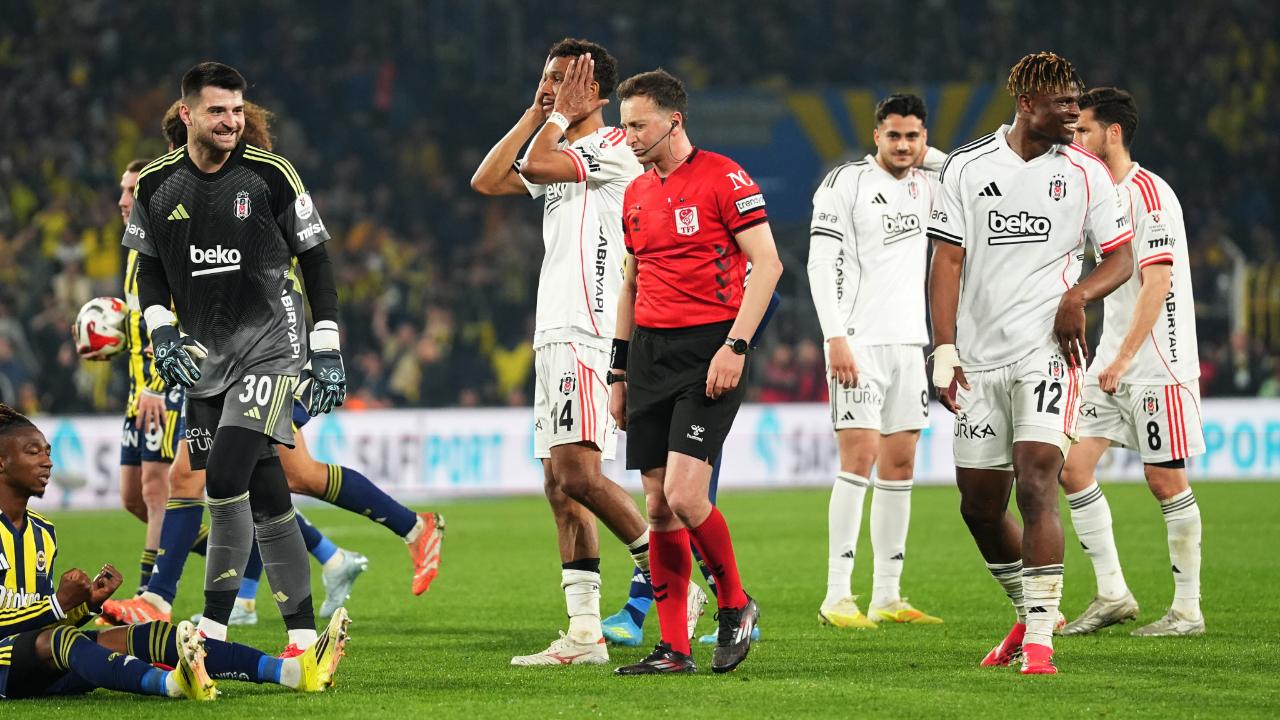 Fenerbahçe, ligde Beşiktaş'ı 2 maçta da devirdi