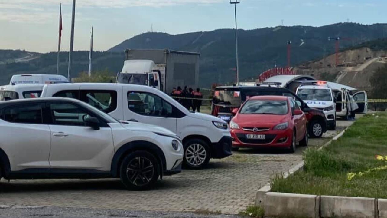 Otomobil içinde kanlı veda: Kadın öldü, şüpheli ağır yaralı