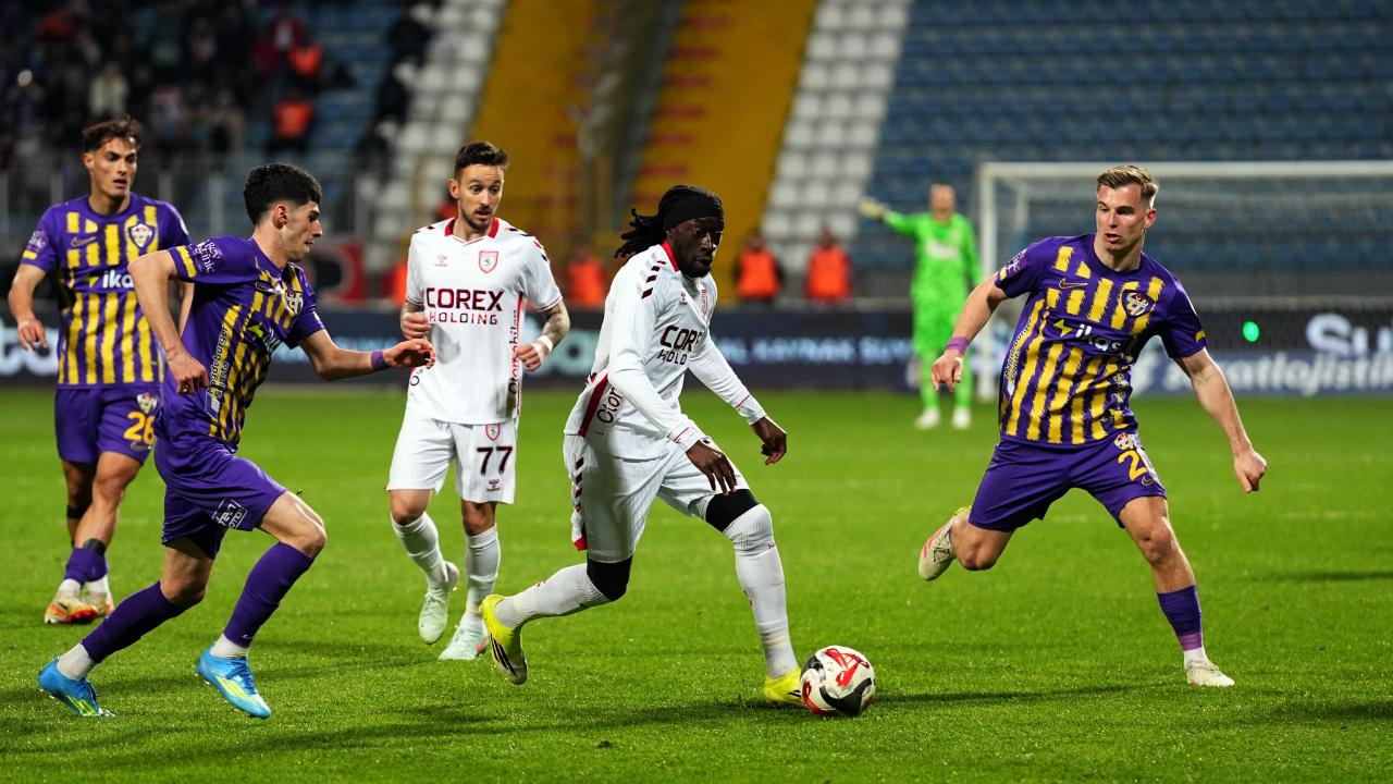 Samsunspor, deplasmanda ikas Eyüpspor'u 2-1 yendi