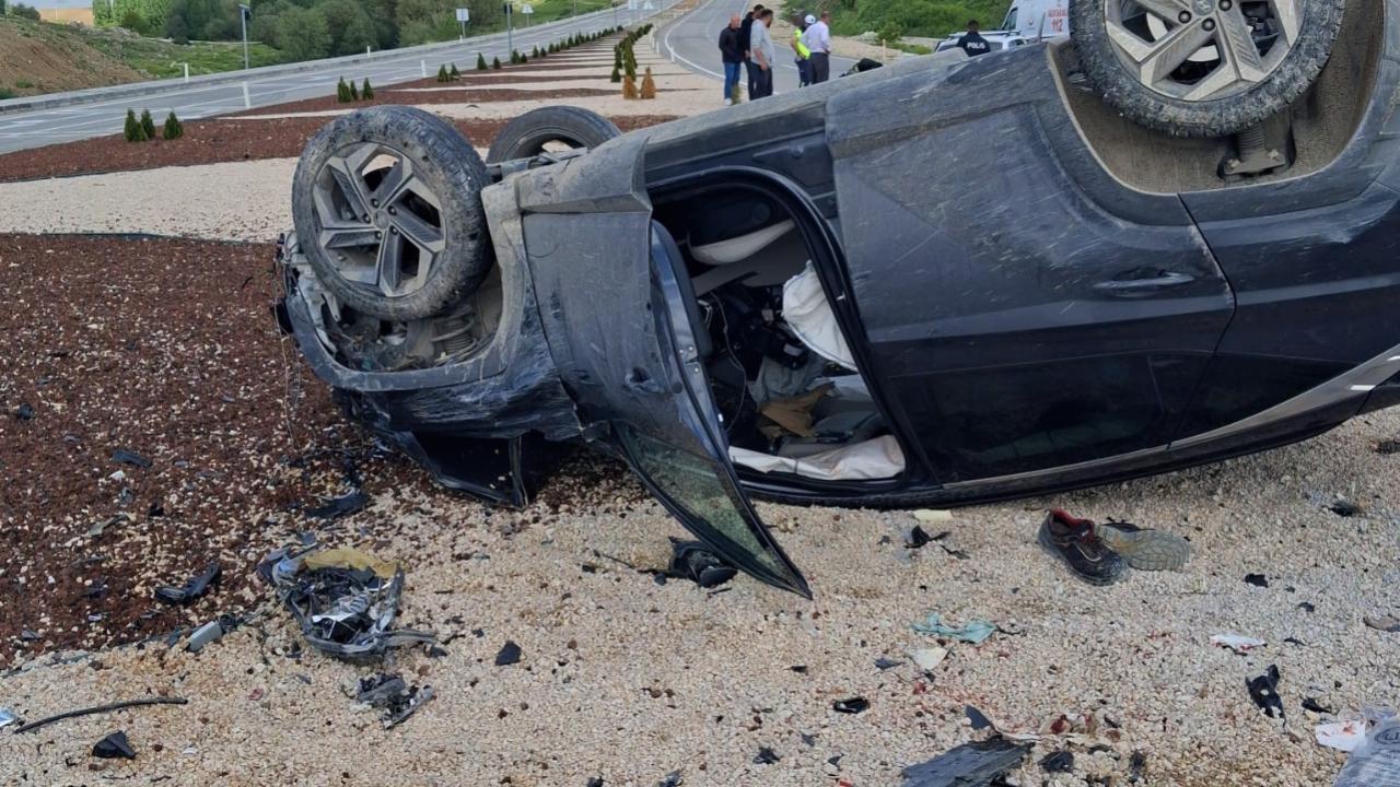 Aksaray'da iki otomobil çarpıştı: 1 ölü, 2 yaralı