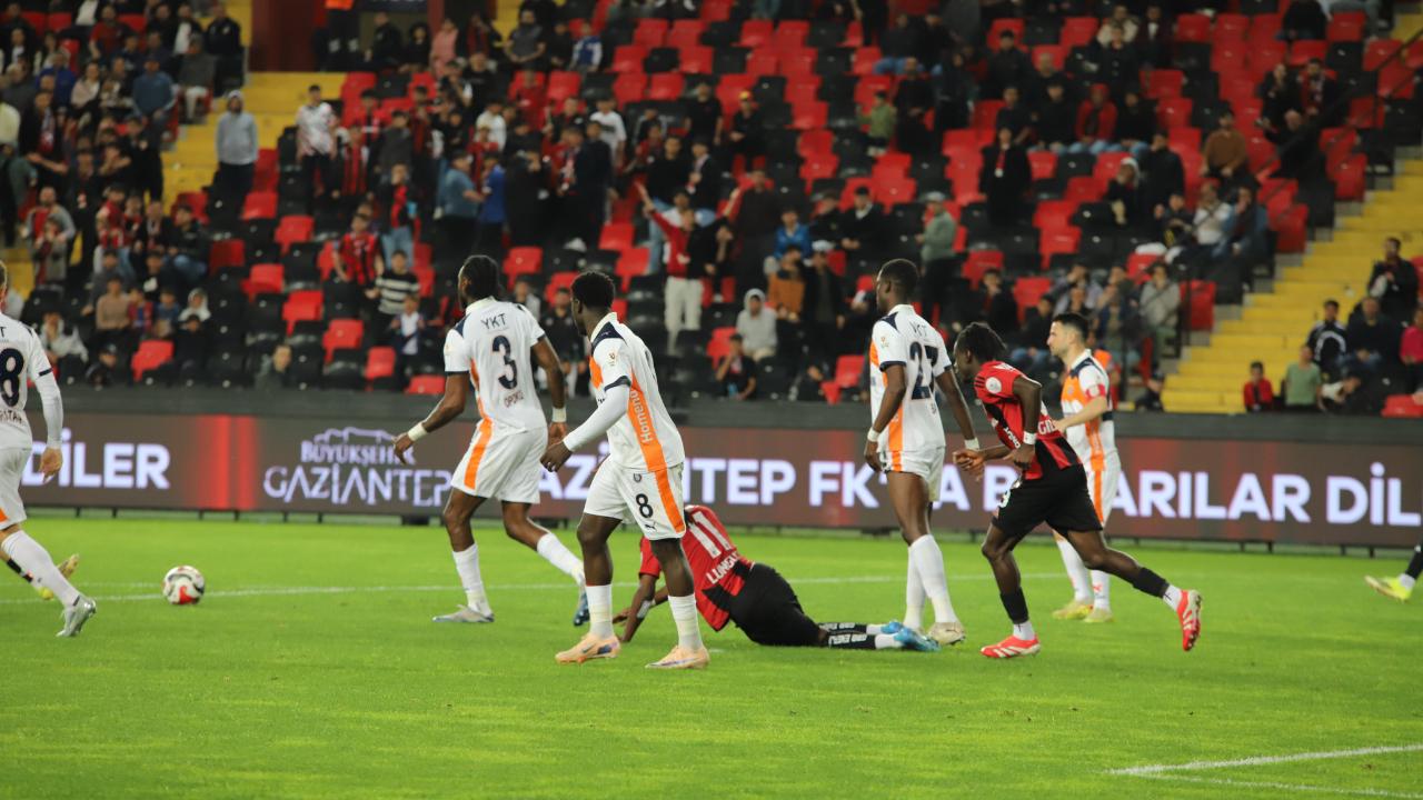 Başakşehir, Avrupa kupaları için Trabzonspor'u bekliyor