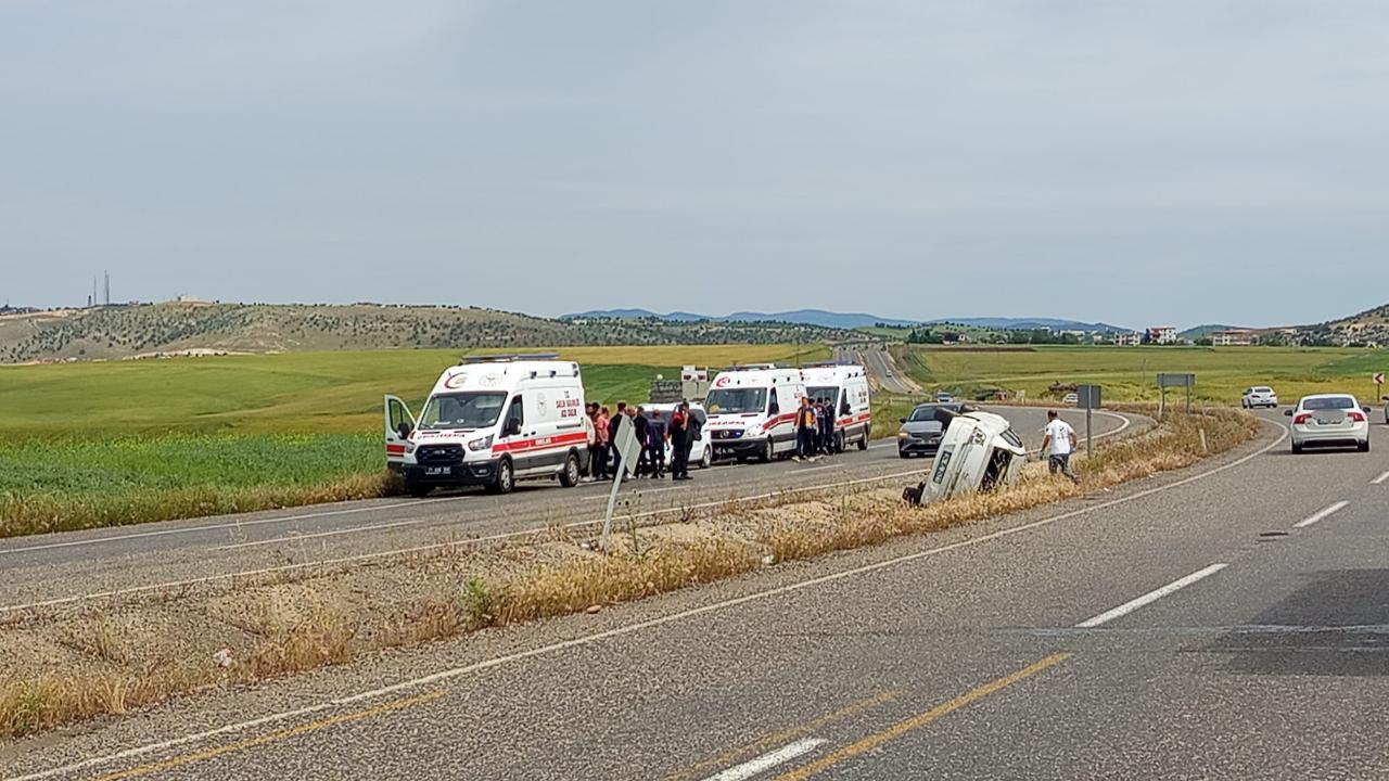 Diyarbakır'da otomobil takla attı: 4 yaralı
