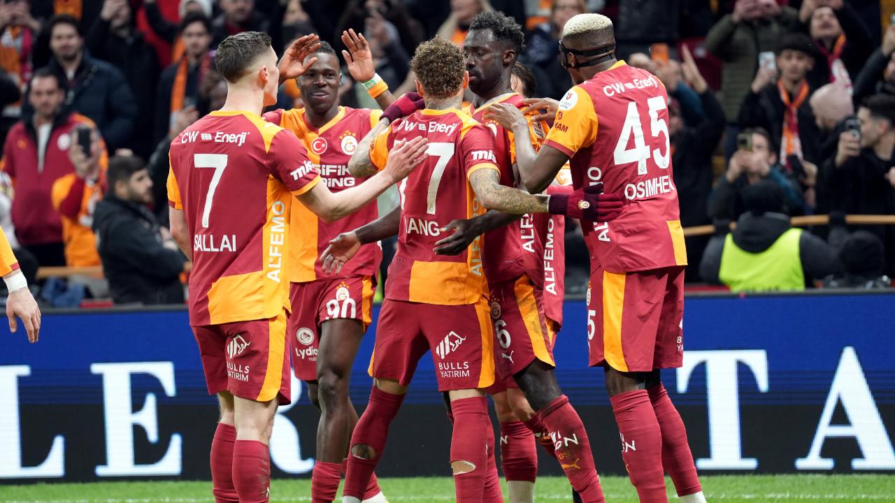 Galatasaray taraftarı önünde şampiyonluğunu ilan etmek istiyor
