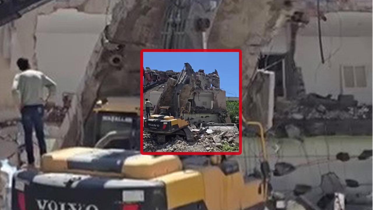 İş makinesi beton blok altında kaldı: Operatör ölümden döndü