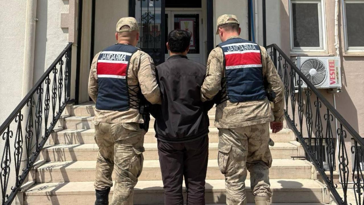 Karaköprü’de hırsızlıktan aranan firari yakalandı
