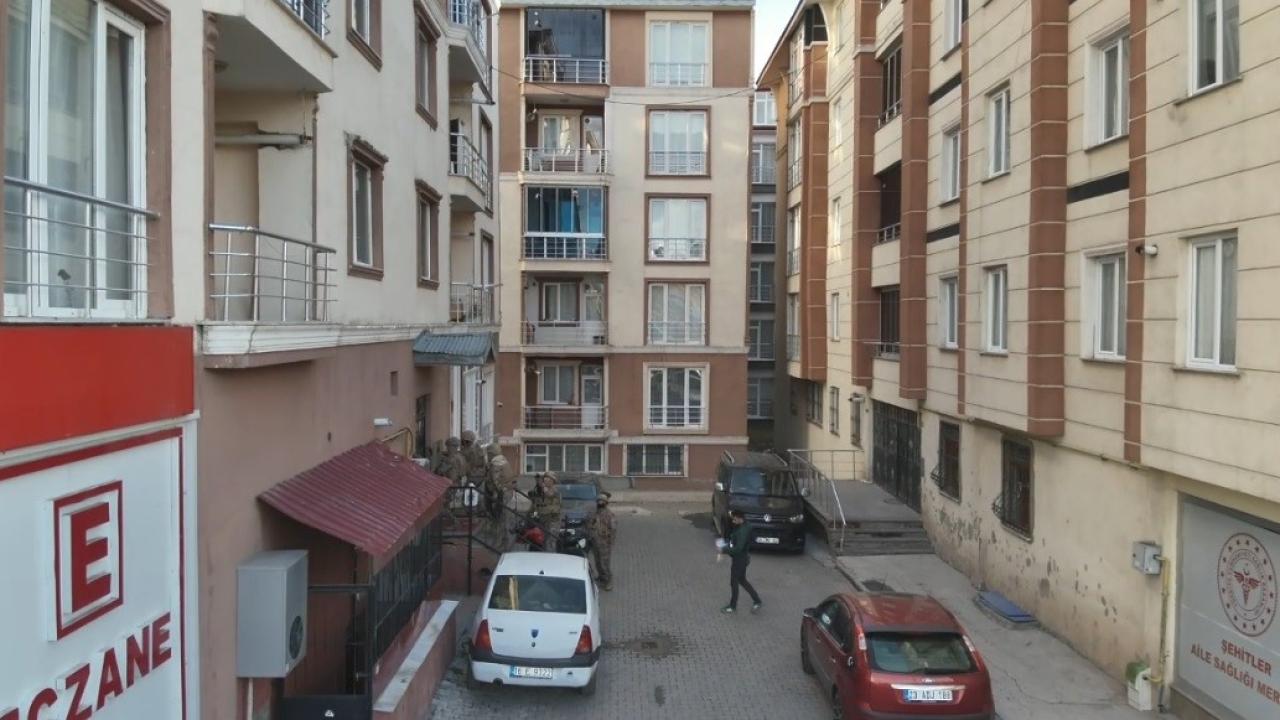 Kars’ta rüşvet ve kaçakçılık operasyonu: Biri aktif polis 7 kişi tutuklandı