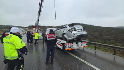 Kütahya'da otomobil uçuruma yuvarlandı: 1 ölü, 1 ağır yaralı