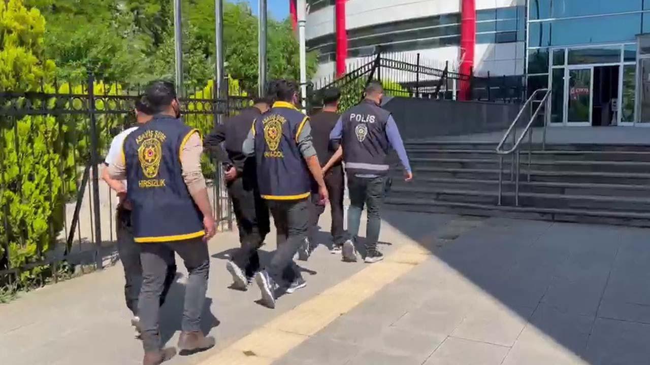 Okuldan çaldıkları eşyalarla dövme yaptırmışlar