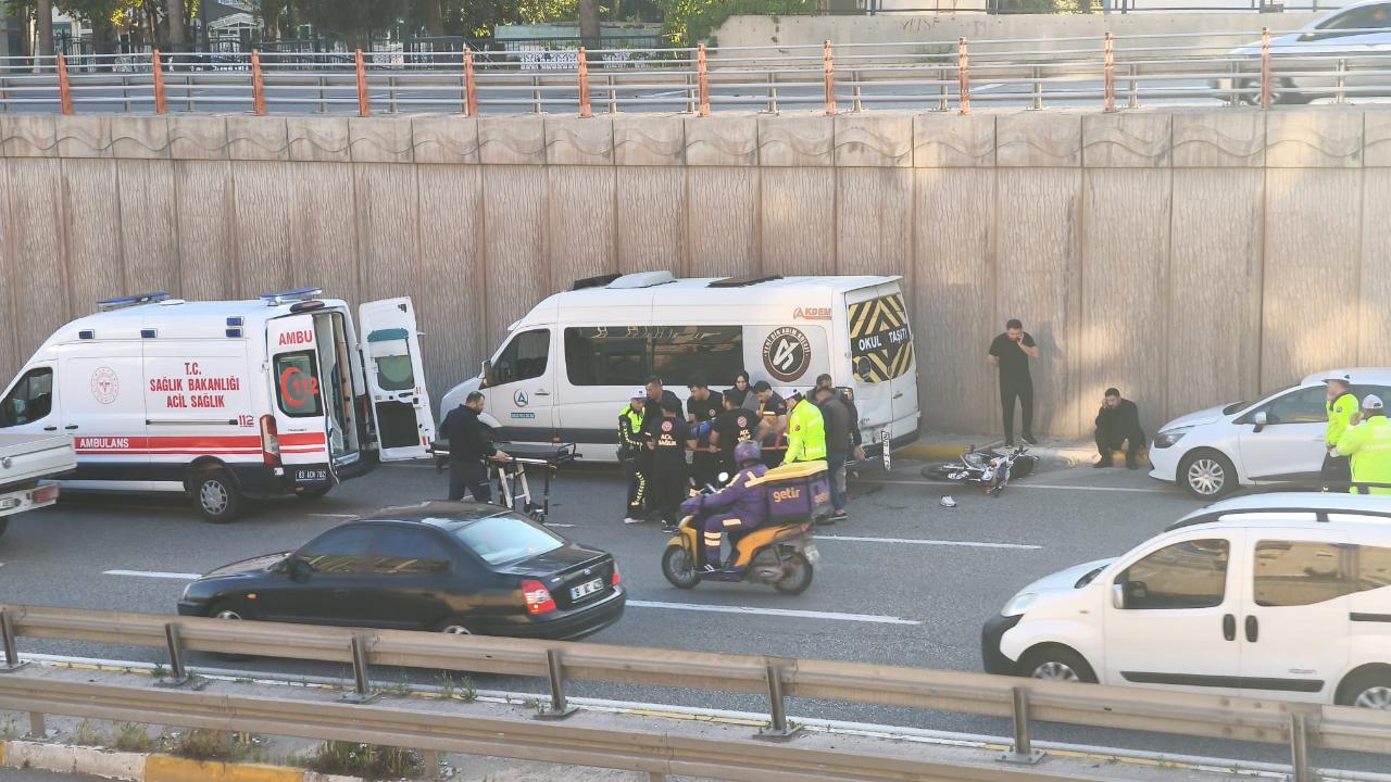 Şanlıurfa'da motosiklet öğrenci servisine çarptı! Sürücü yaralandı