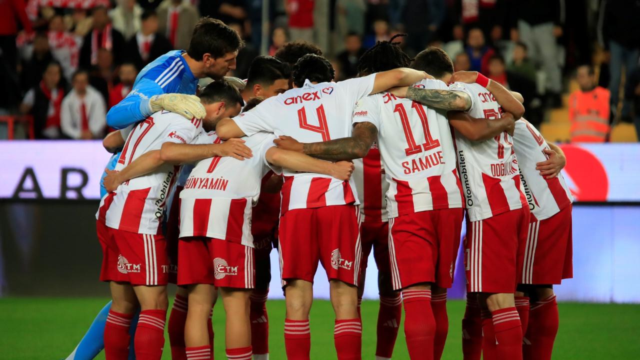 Süper Lig’e veda edecek son takım yarın belli olacak