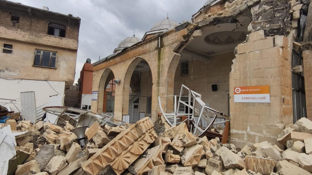 Urfa'da cami minaresi ve elektrik direkleri devrildi! Yaralılar var