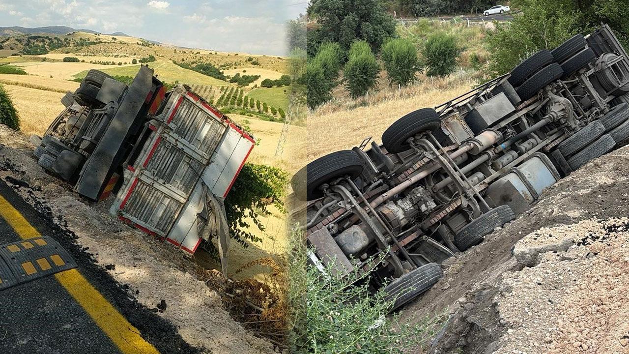 Adıyaman'da kamyon kazası: Tonlarca arpa ziyan oldu