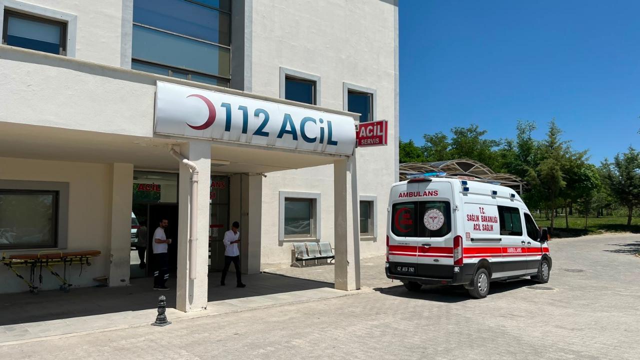 Adıyaman’da şarampole devrilen otomobilde 2 yaralı