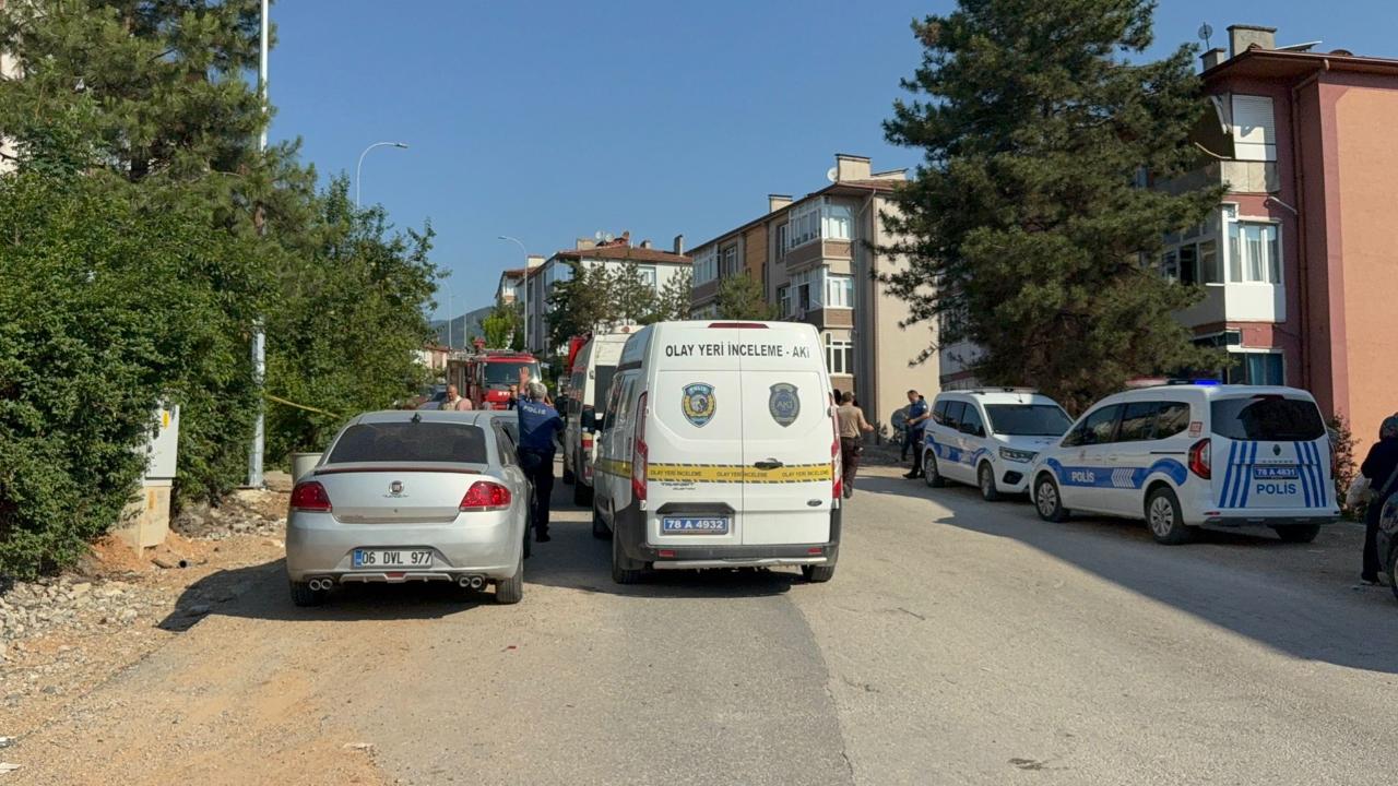 Evinin balkonunda asılı halde bulundu