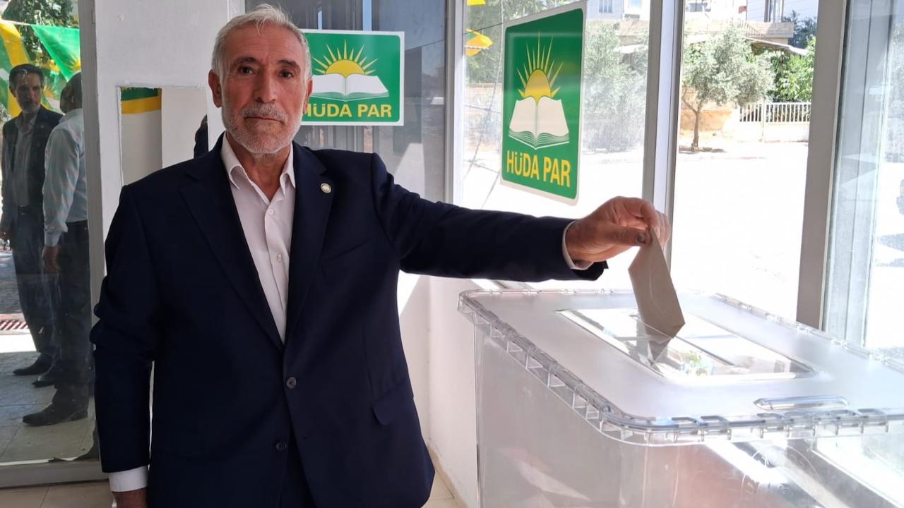 HÜDA PAR Halfeti İlçe Sait Esen yeniden başkan seçildi