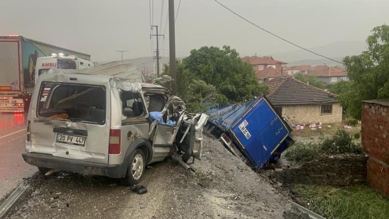 Manisa'da yağış kazaya neden oldu: 2 ölü, 4 yaralı