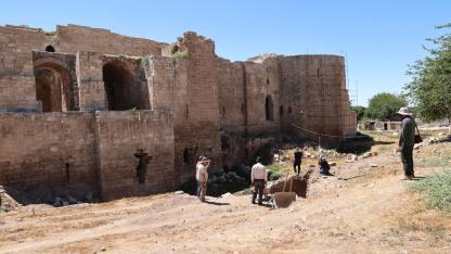 Harran’da tarihe dokunan kardeşler: Toprak altından geçmişi çıkarıyorlar