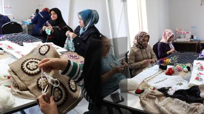 Şanlıurfa'da kadınlar hem öğreniyor hem aile bütçesine katkı sağlıyor